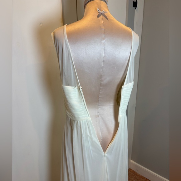 Elegant White Chiffon Gown Sleeveless Illusion Neckline Pleated Bodice SZ Small - Picture 8 of 10
